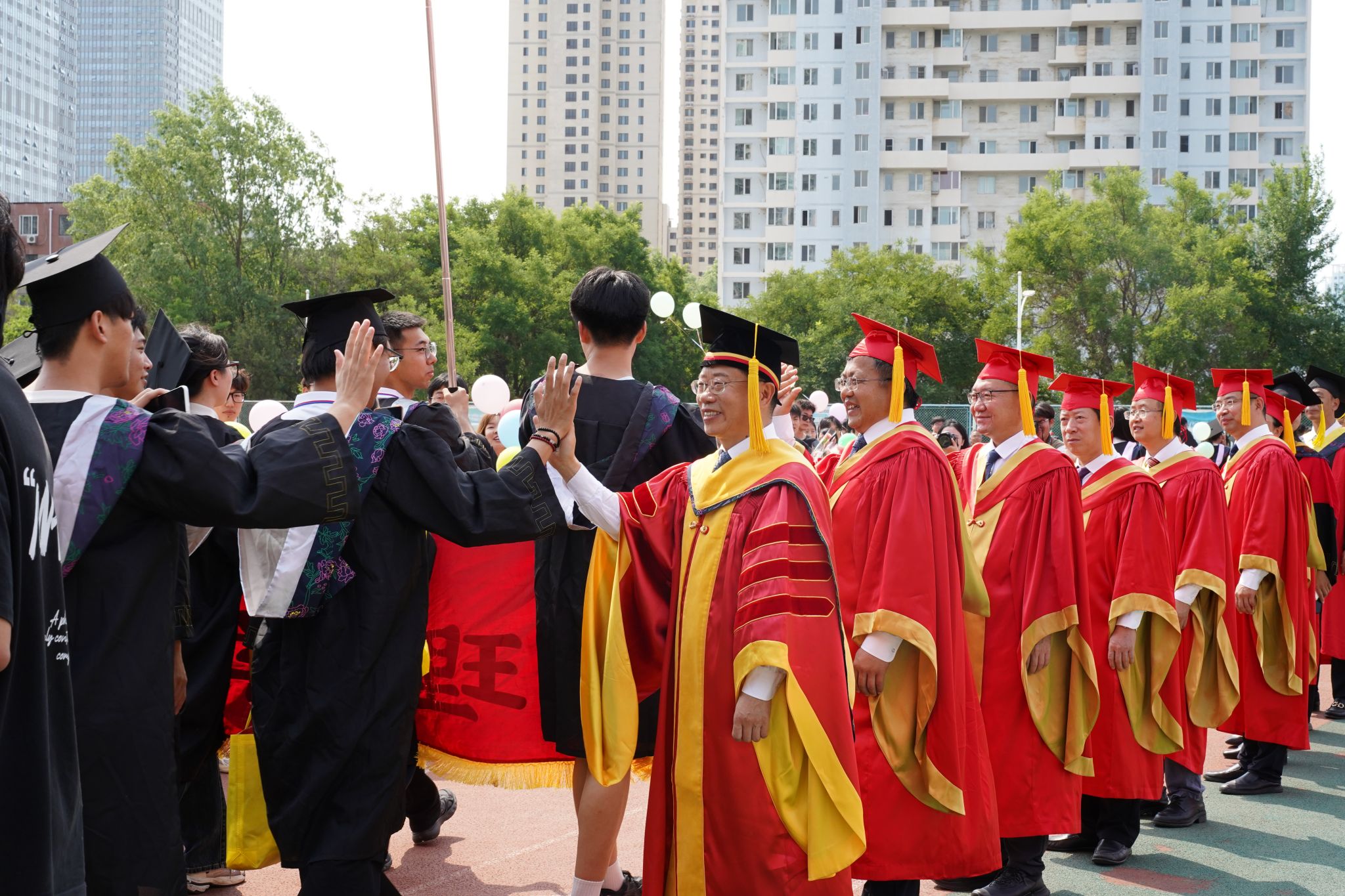 燕山大學(xué)舉行2025屆本科生畢業(yè)典禮